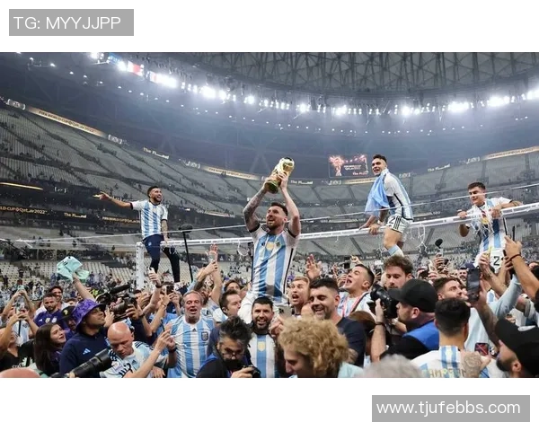 球星足球墙：回顾足球历史传奇人物的精彩瞬间与荣耀时刻