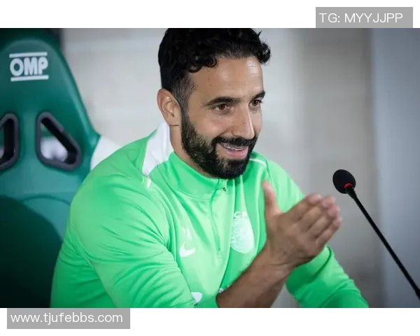 足球博主如何通过细节识别球星身份揭秘专业眼光与球迷误认的差距 足球博主如何通过细节识别球星身份揭秘专业眼光与球迷误认的差距