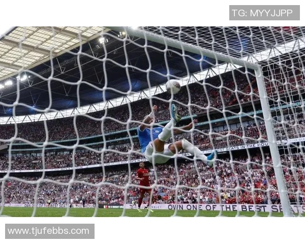 足球明星隐忍多时突然爆发逆袭全程高能转折引爆全场