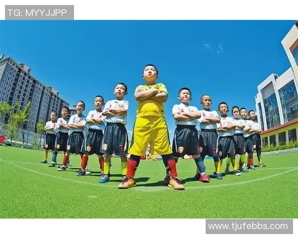 足球明星卡通形象闪亮登场，儿童版球星画作趣味十足，带你走进足球世界的童话冒险