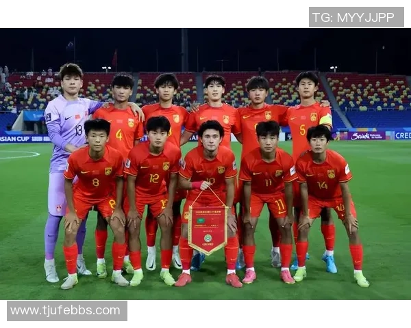 中国72年出生足球巨星崛起记:从草根到国家队的荣耀征程 中国72年出生足球巨星崛起记:从草根到国家队的荣耀征程