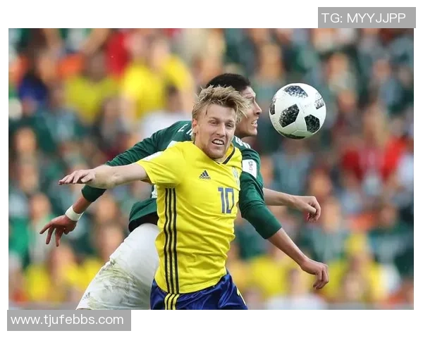 帅气足球球星展示动感风采,完美诠释力量与魅力的结合 帅气足球球星展示动感风采,完美诠释力量与魅力的结合