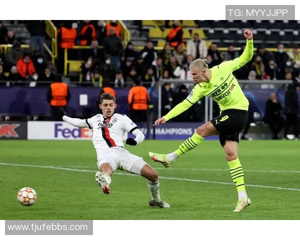 绿茵巨星荣耀转场开启世界足坛新篇章 绿茵巨星荣耀转场开启世界足坛新篇章